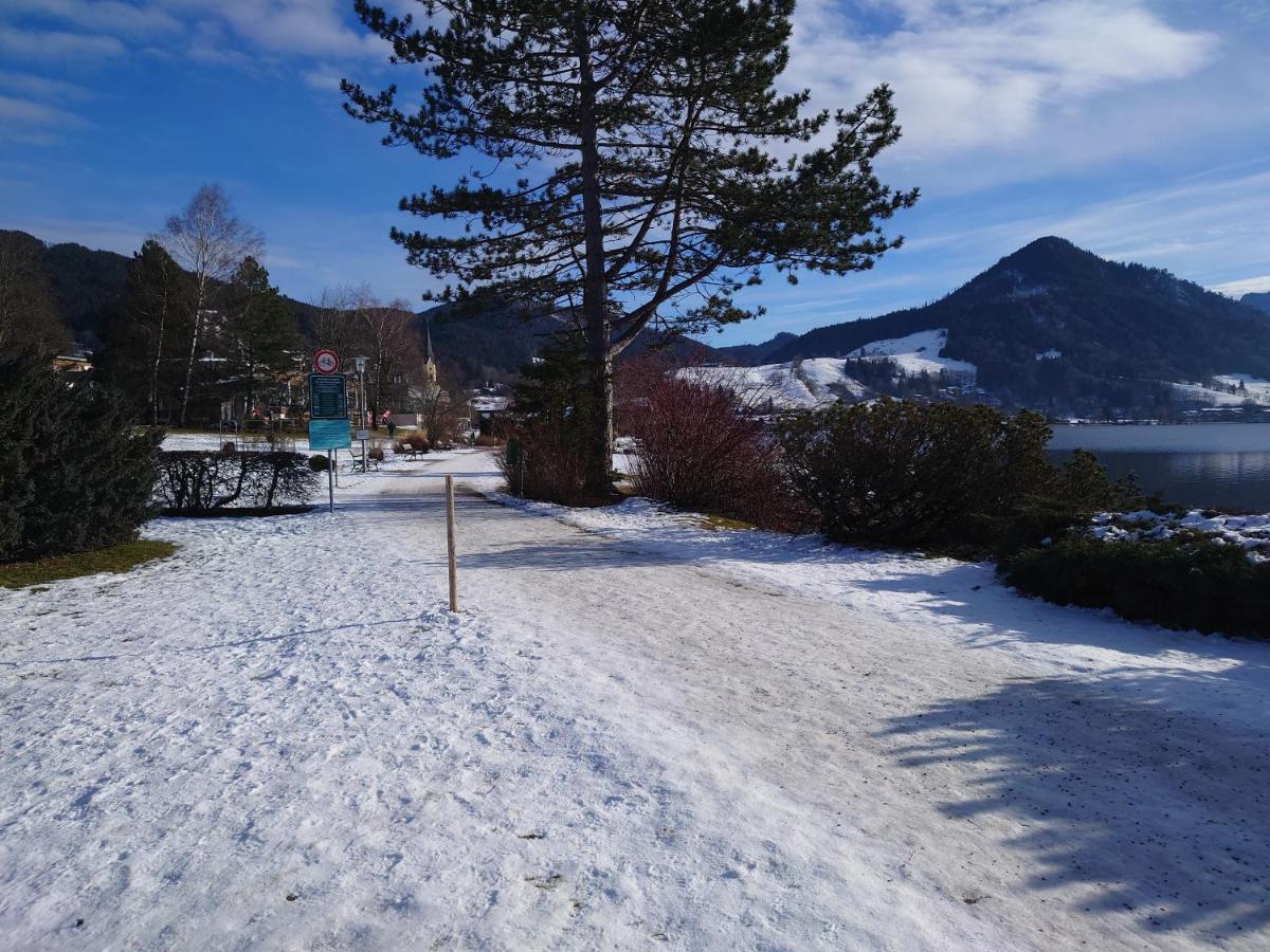 Ferienwohnung VIP Deluxe 107qm auf zwei Etagen 1 Dopplezimmer EG 1 Doppelzimmer auf der Galerie sowie 2 Badezimmer und komplette Küche mit Mikrowelle und Backofen Ideal für 1 bis 6 Gäste Direkter Blick auf Garten und Bergblick Alles nur nicht 0815 Schliersee Exterior foto
