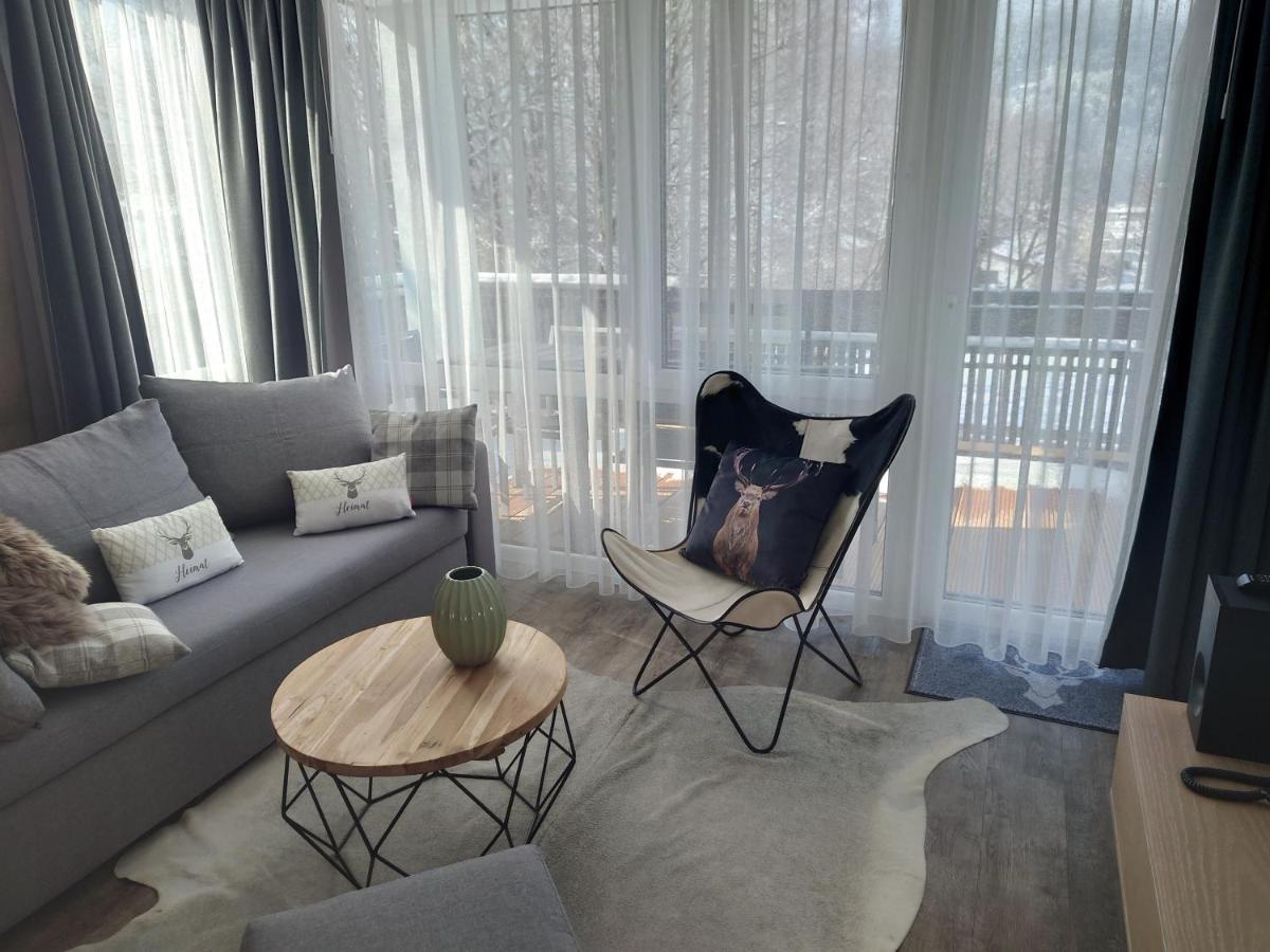 Ferienwohnung VIP Deluxe 107qm auf zwei Etagen 1 Dopplezimmer EG 1 Doppelzimmer auf der Galerie sowie 2 Badezimmer und komplette Küche mit Mikrowelle und Backofen Ideal für 1 bis 6 Gäste Direkter Blick auf Garten und Bergblick Alles nur nicht 0815 Schliersee Exterior foto