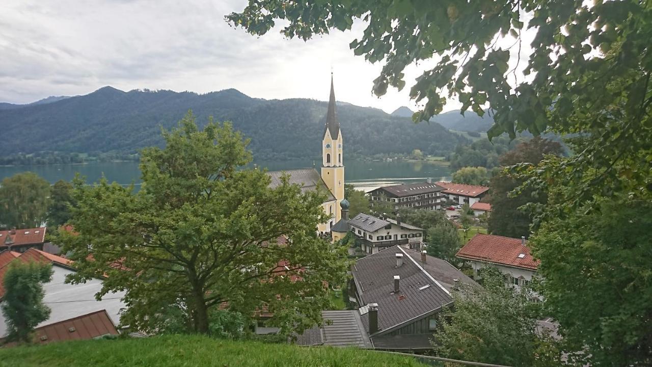 Ferienwohnung VIP Deluxe 107qm auf zwei Etagen 1 Dopplezimmer EG 1 Doppelzimmer auf der Galerie sowie 2 Badezimmer und komplette Küche mit Mikrowelle und Backofen Ideal für 1 bis 6 Gäste Direkter Blick auf Garten und Bergblick Alles nur nicht 0815 Schliersee Exterior foto
