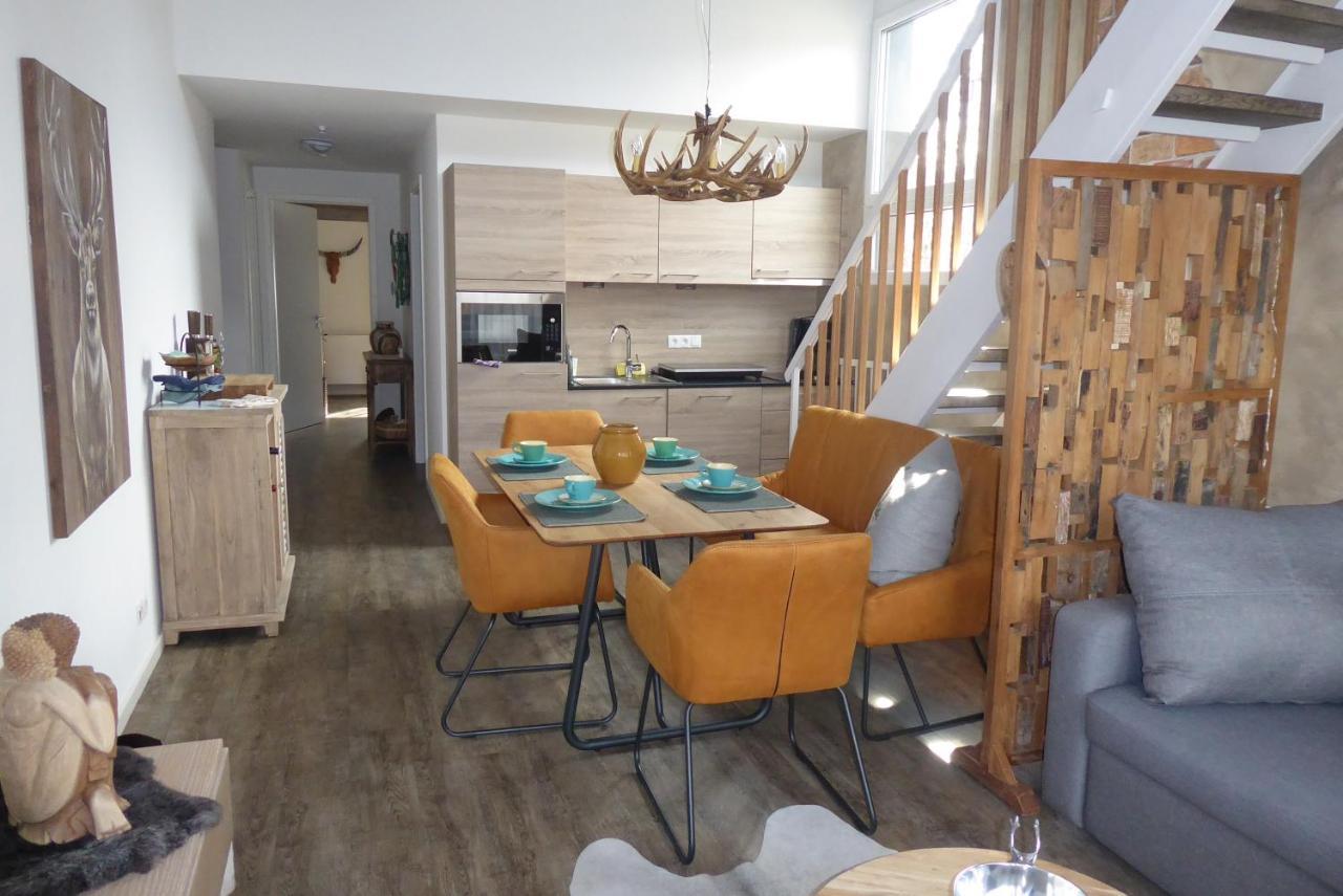 Ferienwohnung VIP Deluxe 107qm auf zwei Etagen 1 Dopplezimmer EG 1 Doppelzimmer auf der Galerie sowie 2 Badezimmer und komplette Küche mit Mikrowelle und Backofen Ideal für 1 bis 6 Gäste Direkter Blick auf Garten und Bergblick Alles nur nicht 0815 Schliersee Exterior foto