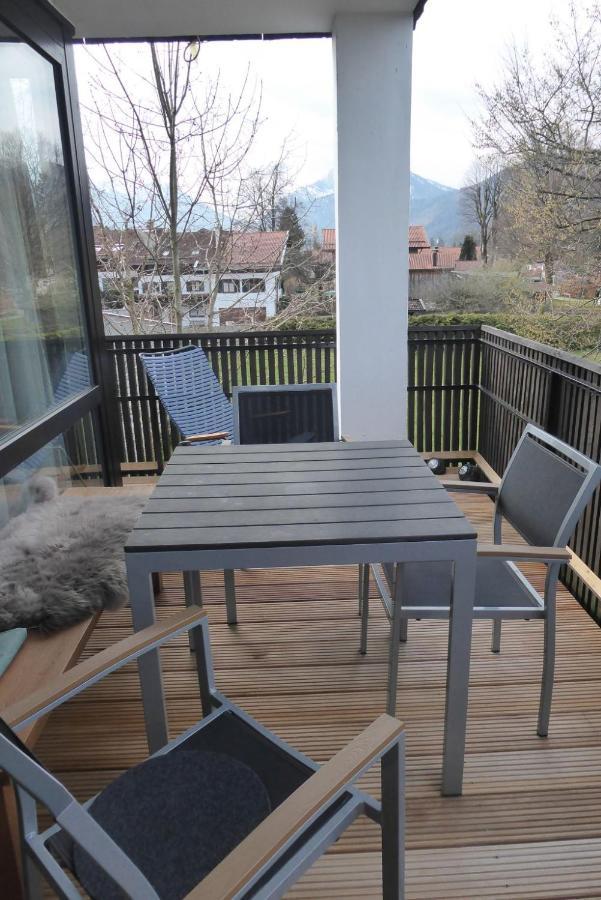 Ferienwohnung VIP Deluxe 107qm auf zwei Etagen 1 Dopplezimmer EG 1 Doppelzimmer auf der Galerie sowie 2 Badezimmer und komplette Küche mit Mikrowelle und Backofen Ideal für 1 bis 6 Gäste Direkter Blick auf Garten und Bergblick Alles nur nicht 0815 Schliersee Exterior foto