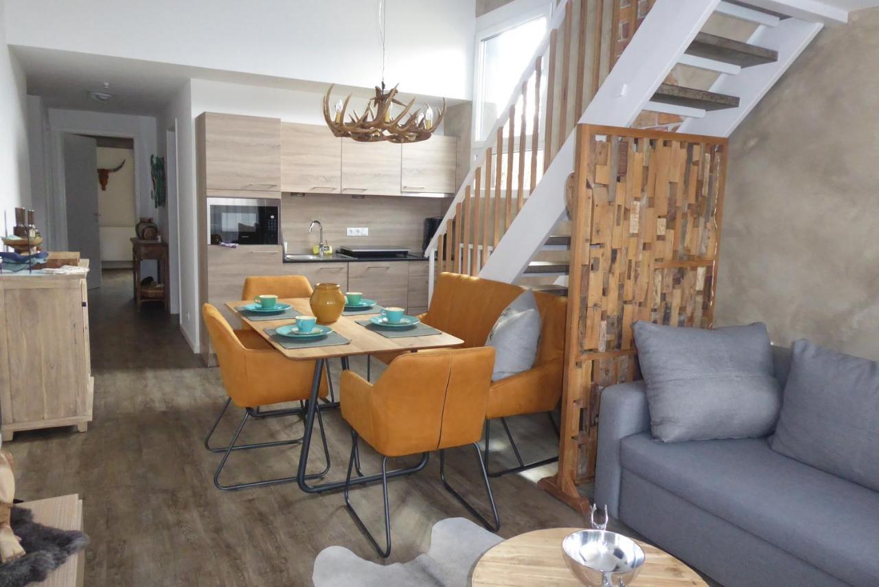 Ferienwohnung VIP Deluxe 107qm auf zwei Etagen 1 Dopplezimmer EG 1 Doppelzimmer auf der Galerie sowie 2 Badezimmer und komplette Küche mit Mikrowelle und Backofen Ideal für 1 bis 6 Gäste Direkter Blick auf Garten und Bergblick Alles nur nicht 0815 Schliersee Exterior foto