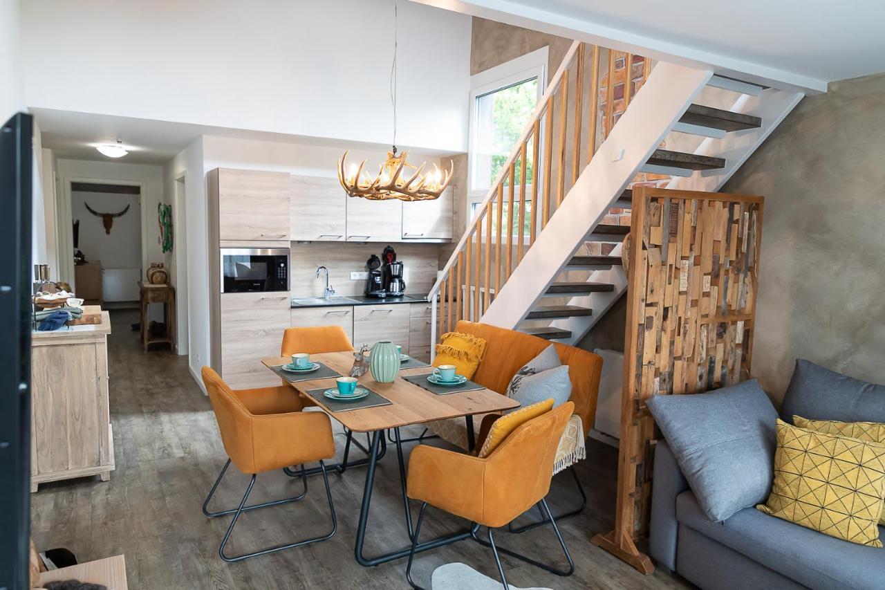 Ferienwohnung VIP Deluxe 107qm auf zwei Etagen 1 Dopplezimmer EG 1 Doppelzimmer auf der Galerie sowie 2 Badezimmer und komplette Küche mit Mikrowelle und Backofen Ideal für 1 bis 6 Gäste Direkter Blick auf Garten und Bergblick Alles nur nicht 0815 Schliersee Exterior foto