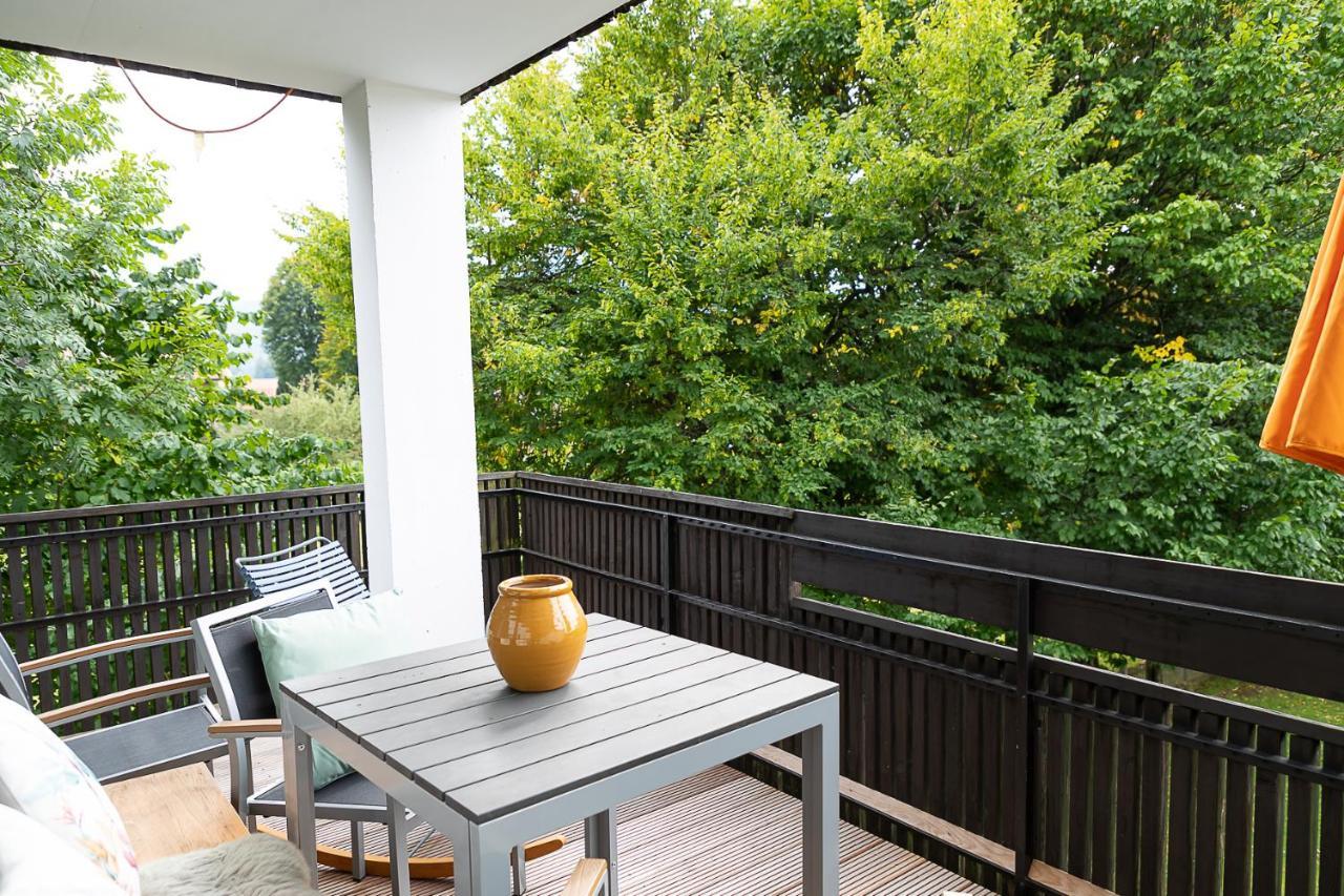 Ferienwohnung VIP Deluxe 107qm auf zwei Etagen 1 Dopplezimmer EG 1 Doppelzimmer auf der Galerie sowie 2 Badezimmer und komplette Küche mit Mikrowelle und Backofen Ideal für 1 bis 6 Gäste Direkter Blick auf Garten und Bergblick Alles nur nicht 0815 Schliersee Exterior foto