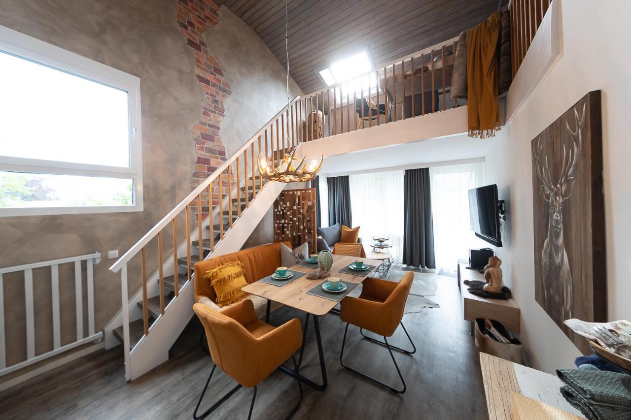 Ferienwohnung VIP Deluxe 107qm auf zwei Etagen 1 Dopplezimmer EG 1 Doppelzimmer auf der Galerie sowie 2 Badezimmer und komplette Küche mit Mikrowelle und Backofen Ideal für 1 bis 6 Gäste Direkter Blick auf Garten und Bergblick Alles nur nicht 0815 Schliersee Exterior foto