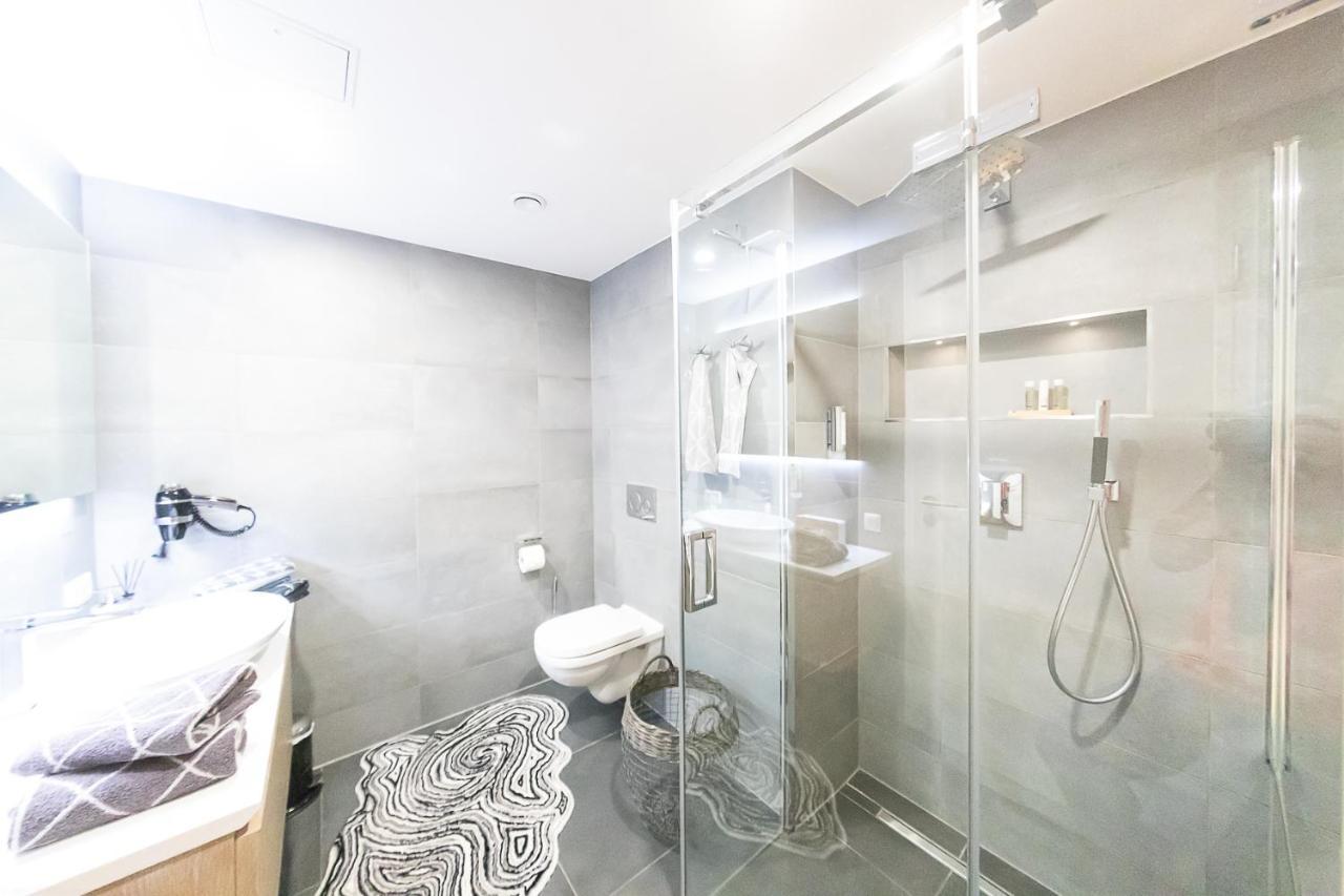 Ferienwohnung VIP Deluxe 107qm auf zwei Etagen 1 Dopplezimmer EG 1 Doppelzimmer auf der Galerie sowie 2 Badezimmer und komplette Küche mit Mikrowelle und Backofen Ideal für 1 bis 6 Gäste Direkter Blick auf Garten und Bergblick Alles nur nicht 0815 Schliersee Exterior foto
