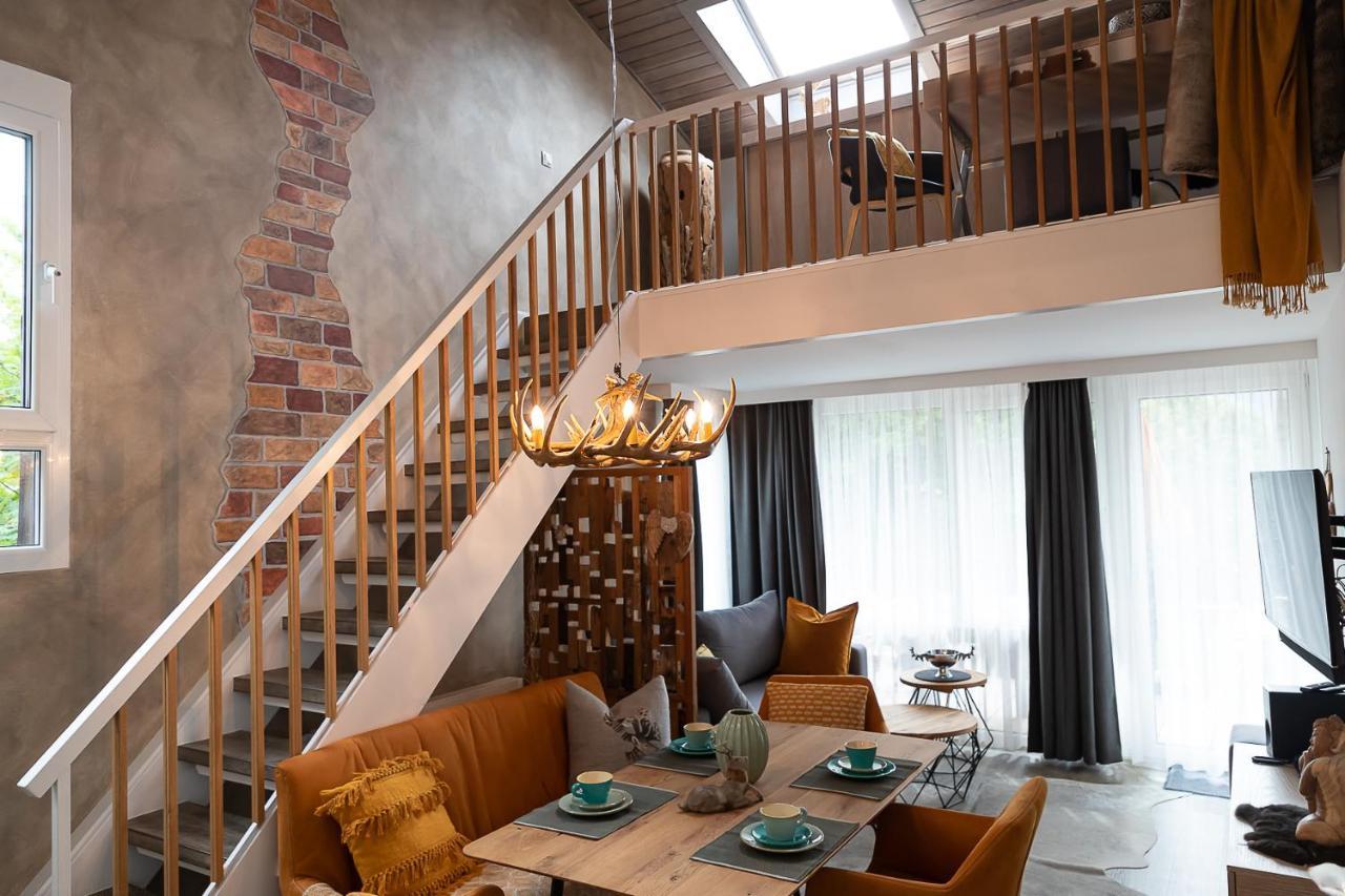 Ferienwohnung VIP Deluxe 107qm auf zwei Etagen 1 Dopplezimmer EG 1 Doppelzimmer auf der Galerie sowie 2 Badezimmer und komplette Küche mit Mikrowelle und Backofen Ideal für 1 bis 6 Gäste Direkter Blick auf Garten und Bergblick Alles nur nicht 0815 Schliersee Exterior foto