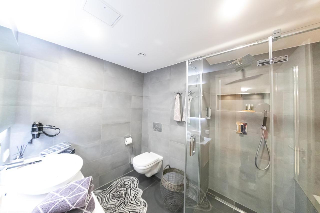 Ferienwohnung VIP Deluxe 107qm auf zwei Etagen 1 Dopplezimmer EG 1 Doppelzimmer auf der Galerie sowie 2 Badezimmer und komplette Küche mit Mikrowelle und Backofen Ideal für 1 bis 6 Gäste Direkter Blick auf Garten und Bergblick Alles nur nicht 0815 Schliersee Exterior foto